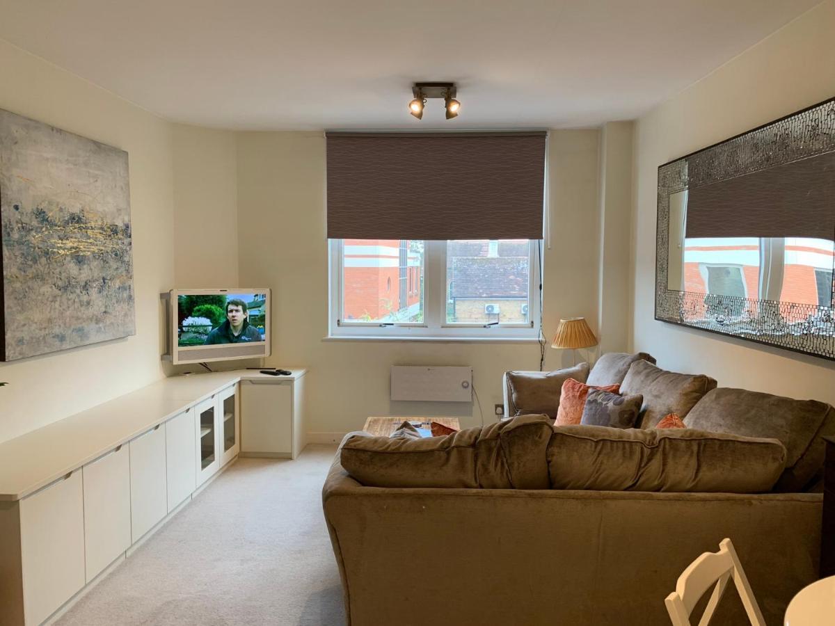 4 The Courtyard Central Windsor 2Br 外观 照片